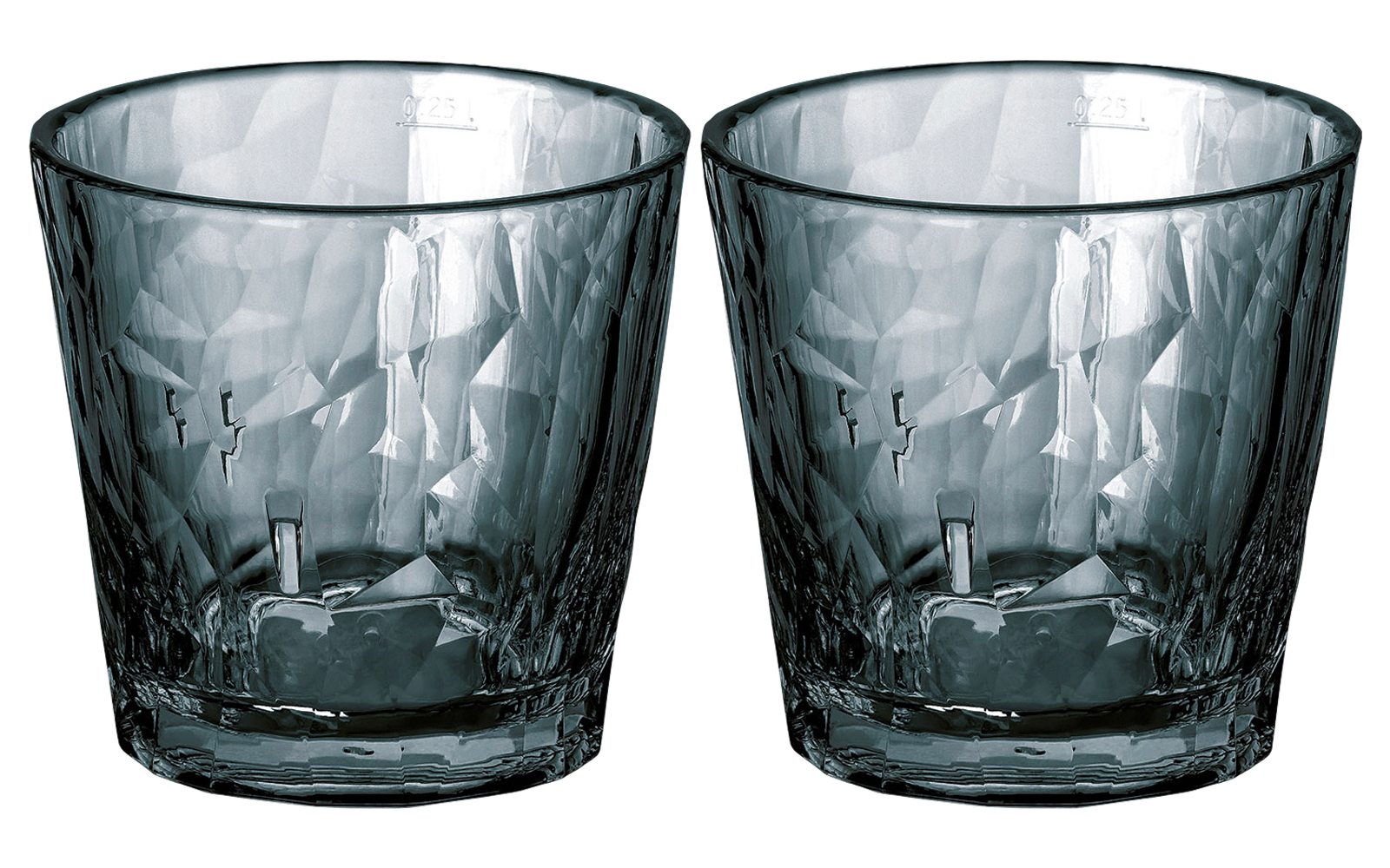 Zwei strukturierte Trinkgläser aus Glas nebeneinander
