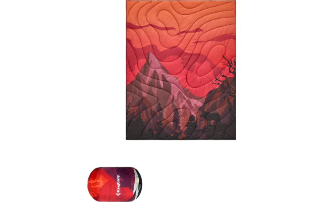 Rote Landschaft mit Bergen und einem Baum im Vordergrund