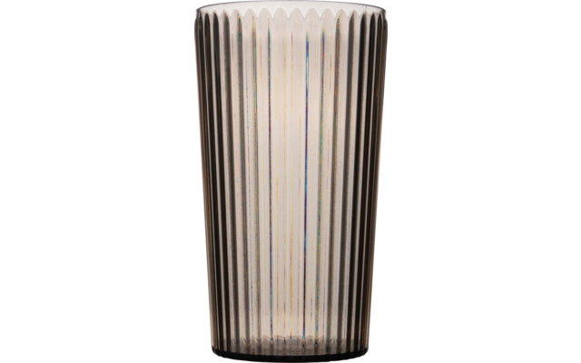 Un verre haut avec des rayures verticales