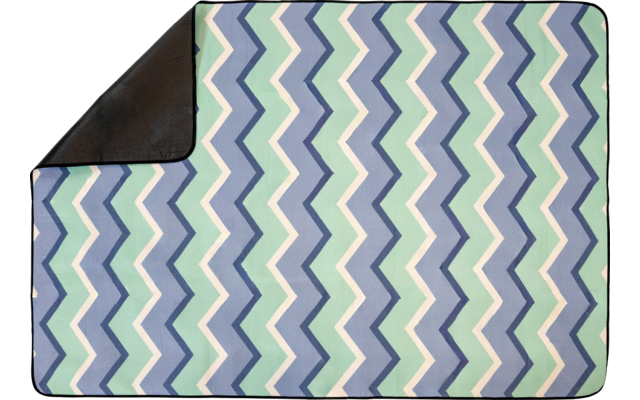 Rechteckiges Objekt mit umgeklappter Ecke; Vorderseite mit Zickzackmuster in Hellblau, Dunkelblau, Mintgrün und Weiß; Rückseite schwarz