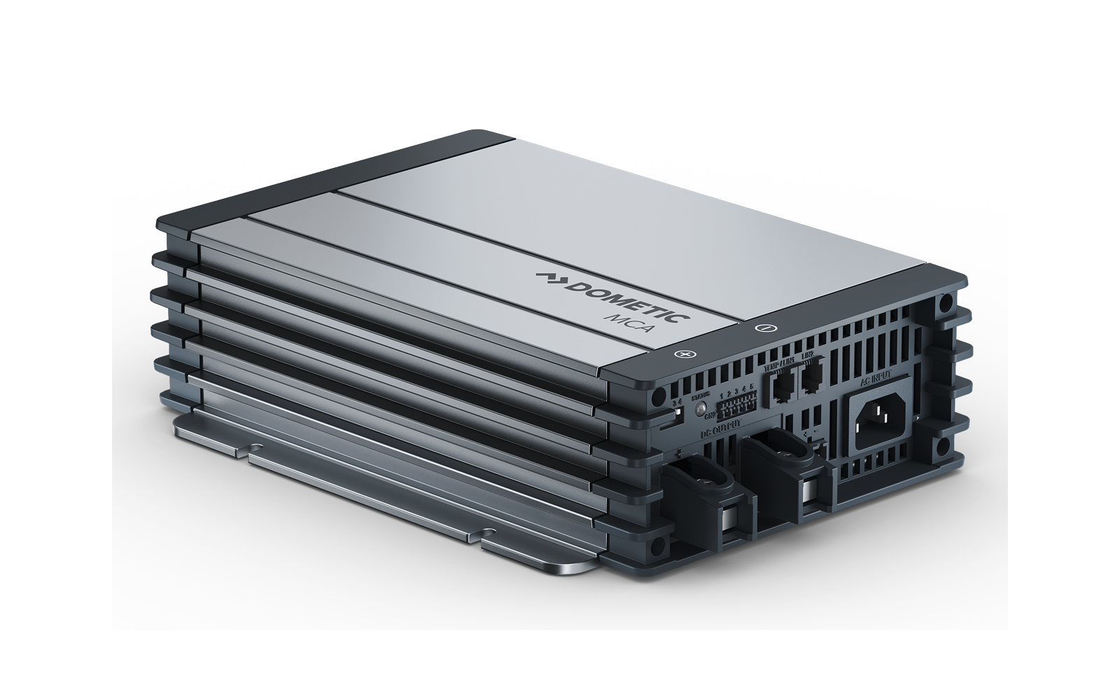 Boîtier métallique rectangulaire gris avec ailettes de refroidissement horizontales et ouvertures de connexion sur un côté, sur fond blanc