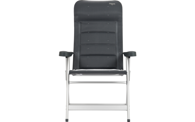 Stuhl mit dunklem, gepolstertem Rücken- und Sitzteil, schwarzen Armlehnen und silbernem Metallgestell