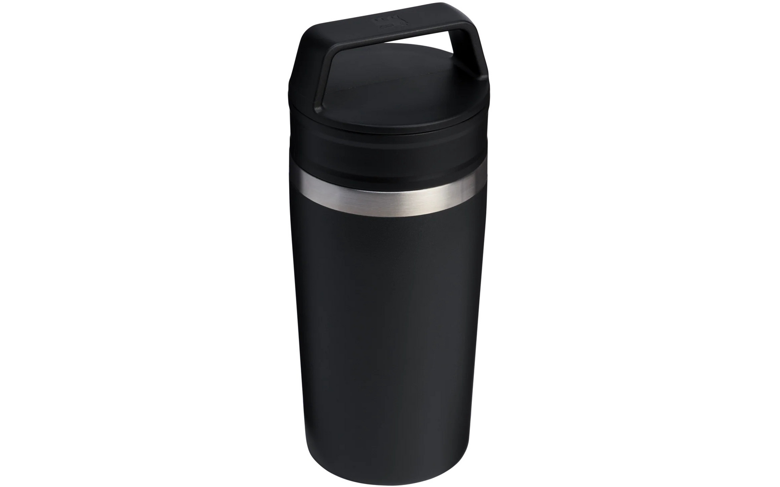 Schwarzer, zylindrischer Becher mit Deckel und integriertem Griff, silberner Metallring nahe der Oberkante, auf weißem Hintergrund