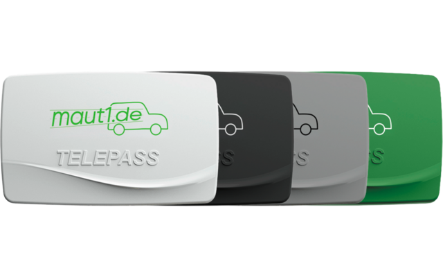 Vier rechteckige, abgerundete Kunststoffgehäuse nebeneinander; vorne weiß/silber mit grünem Schriftzug "maut.de" und grünem Auto-Symbol, darunter geprägter Schriftzug "TELEPASS"; dahinter schwarz, grau und grün mit weißem Auto-Symbol