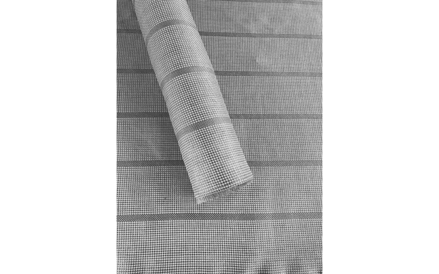 Gros plan d'un tissu roulé avec un motif à carreaux fins