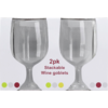 Witte doos met afbeelding van twee grijze wijnglazen, tekst 2pk Stackable Wine goblets, gekleurde stippen onderaan, reflectie op witte ondergrond