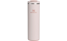 Hellrosa zylindrische Trinkflasche mit Deckel, silberner Ring unter dem Deckel, 'STANLEY' Schriftzug und Bären-Emblem in der Mitte