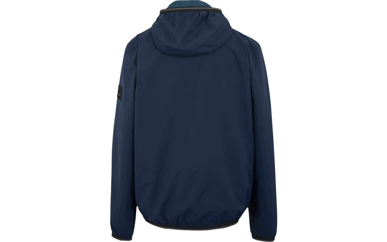 Rückansicht einer dunkelblauen Kapuzenjacke mit langen Ärmeln, elastischem Saum, kleinem schwarzen Aufnäher an einem Ärmel, weißer Hintergrund