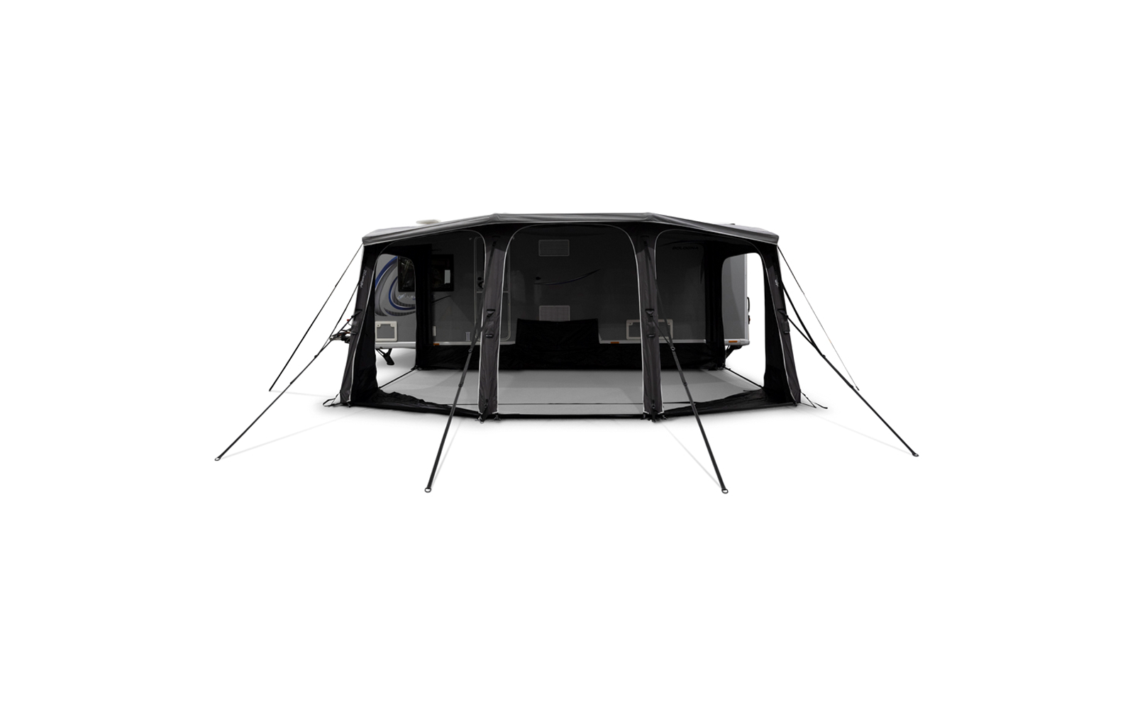 Großes dunkles Zelt mit offenem Eingangsbereich, transparenten Seitenfenstern, Stützstangen und Abspannleinen auf weißem Hintergrund