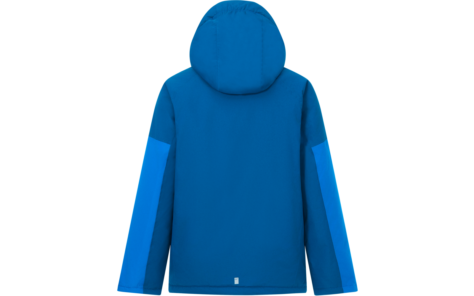 Blaue Kapuzenjacke von hinten, lange Ärmel mit helleren blauen Einsätzen, kleines rechteckiges Etikett am unteren Saum, weißer Hintergrund