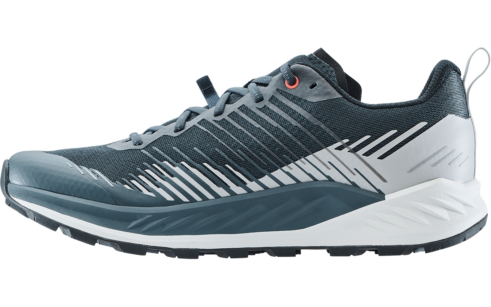 Seitansicht eines einzelnen dunkelblauen Schuhs mit hellgrauen Zierstreifen, hellgrauen Schnürsenkeln, weißem Fersenbereich und mehrfarbiger Sohle auf weißem Hintergrund