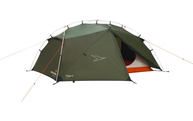 Grünes Campingzelt mit geöffnetem Eingang auf weißem Hintergrund