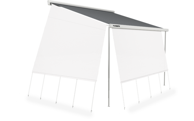 Auvent gris avec deux panneaux latéraux en tissu blanc, armature métallique et plusieurs pieds métalliques d'appui avec piquets au sol