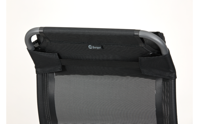 Rückenlehne eines schwarzen Stuhls mit gepolstertem Kopfstützenteil