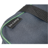 Gros plan d'un sac en tissu tissé gris foncé avec passepoil vert, sangle noire et étiquette noire avec texte blanc 'bo-camp'