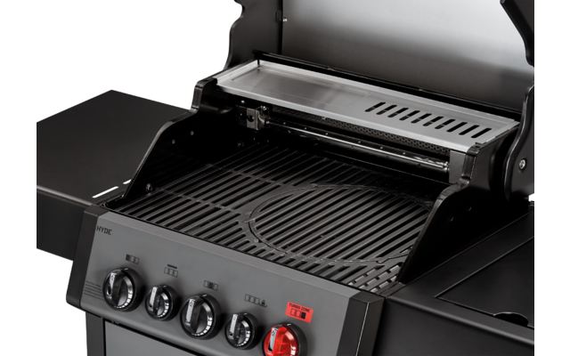 Geschlossener Grill mit mehreren Drehknöpfen und einem carbón Grillbereich
