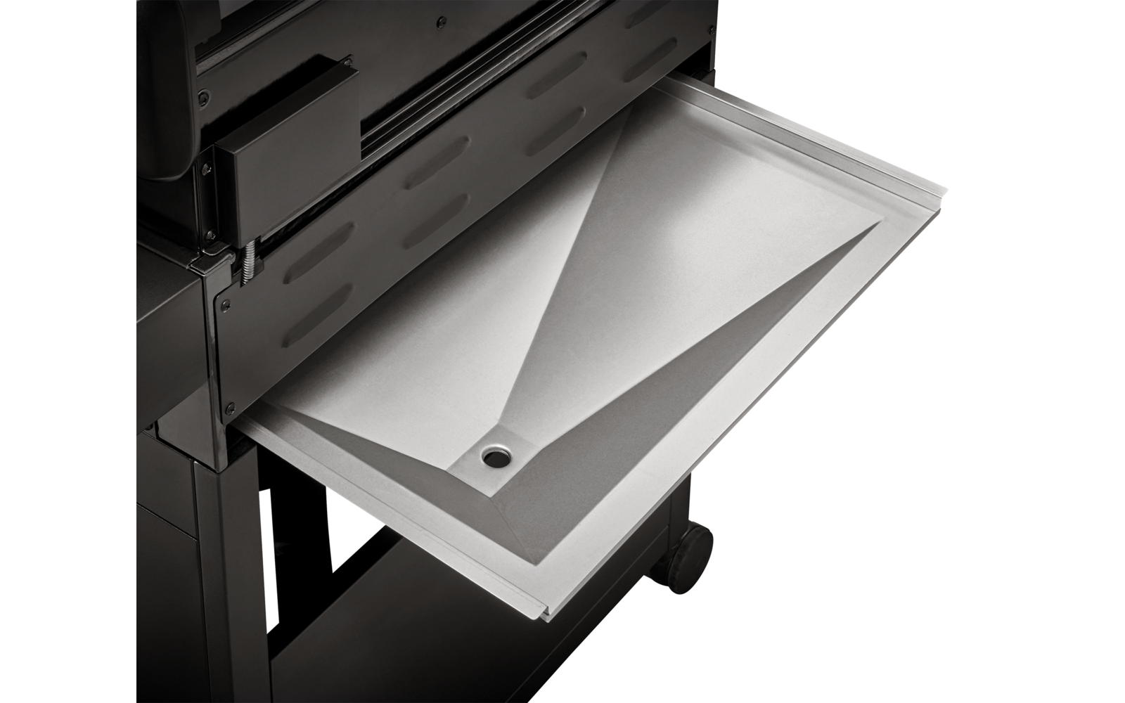 Ein offener Drucker mit einem ausgabefach, aus dem ein gedrucktes weißes Blatt herausragt