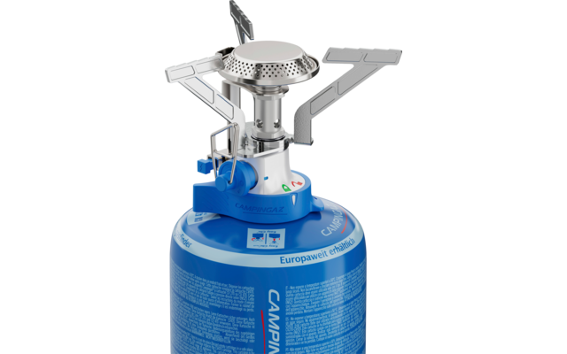 Ein Campingkocher auf einer blauen Gasflasche