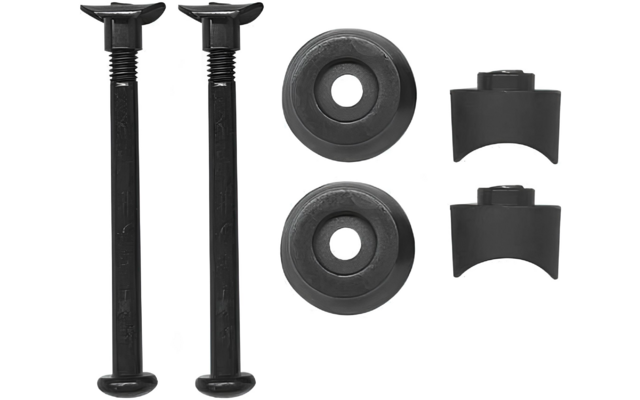 Zwei lange schwarze Stifte mit T-förmigen Köpfen und geriffeltem Schaft, zwei runde schwarze Scheiben mit Mittelloch und zwei halbrunde schwarze Kunststoffklemmen