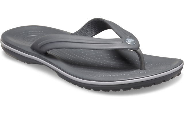 Grauer Flip‑Flop mit Zehensteg, strukturierter Fußfläche und profilierter Gummisohle auf weißem Hintergrund