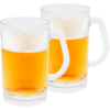 Zwei Biergläser mit Schaum