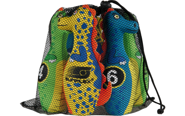 Bunter Rucksack mit gemusterten Stoffen und einer schwarzen Zahl 6