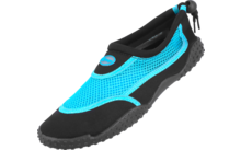 Un zapato negro individual con empeine de malla azul claro, suela de goma y cordón en el talón
