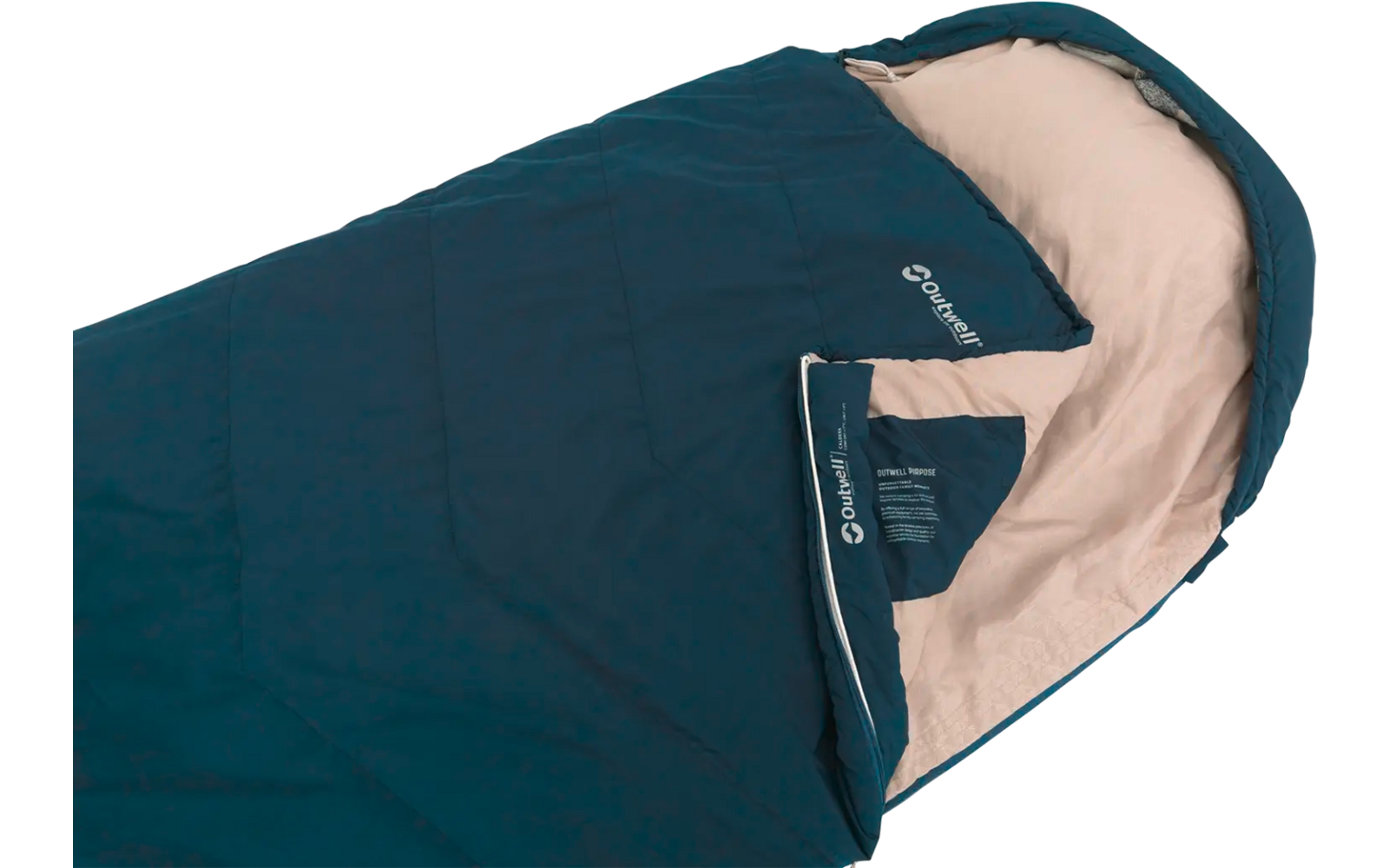 Blauwe slaapzak met licht beige voering op een witte achtergrond