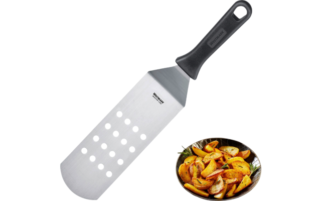 Espátula metálica ranurada con mango negro de plástico; junto a ella un bol redondo con gajos de patata dorados y ramitas de romero