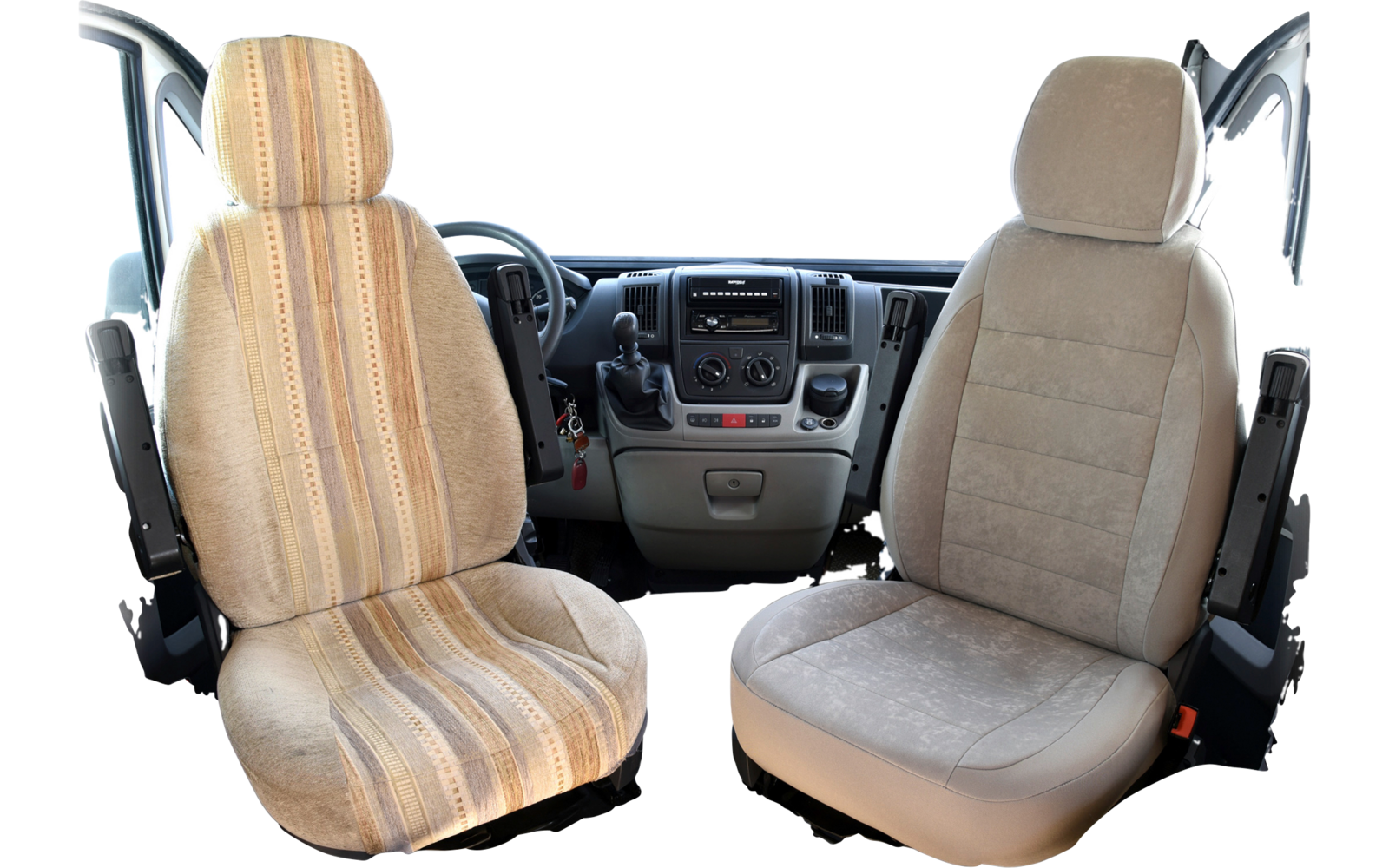 Intérieur d'un véhicule avec deux sièges avant, un volant et un tableau de bord