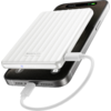 Chargeur blanc avec câble connecté à un smartphone