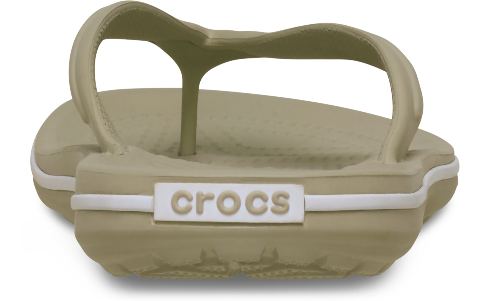 Rückansicht einer olivgrünen Crocs-Zehentrenner-Sandale, sichtbares "crocs"-Logo und weißer Streifen an der Sohle