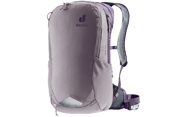 Mochila de senderismo púrpura clara con correas para los hombros y cinturón de cadera
