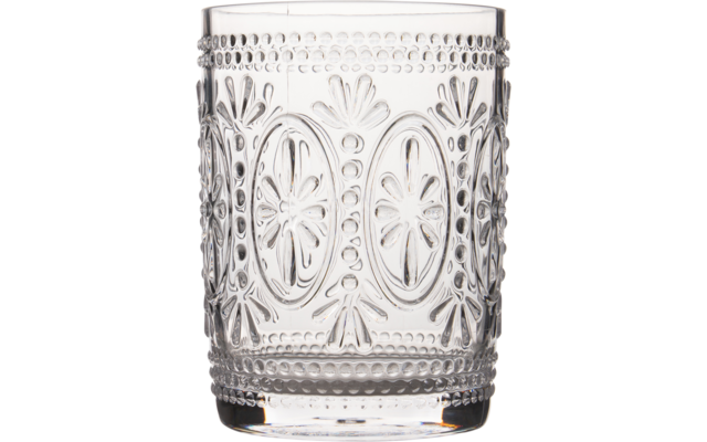 Klares Wasserglas mit Muster auf weißem Hintergrund