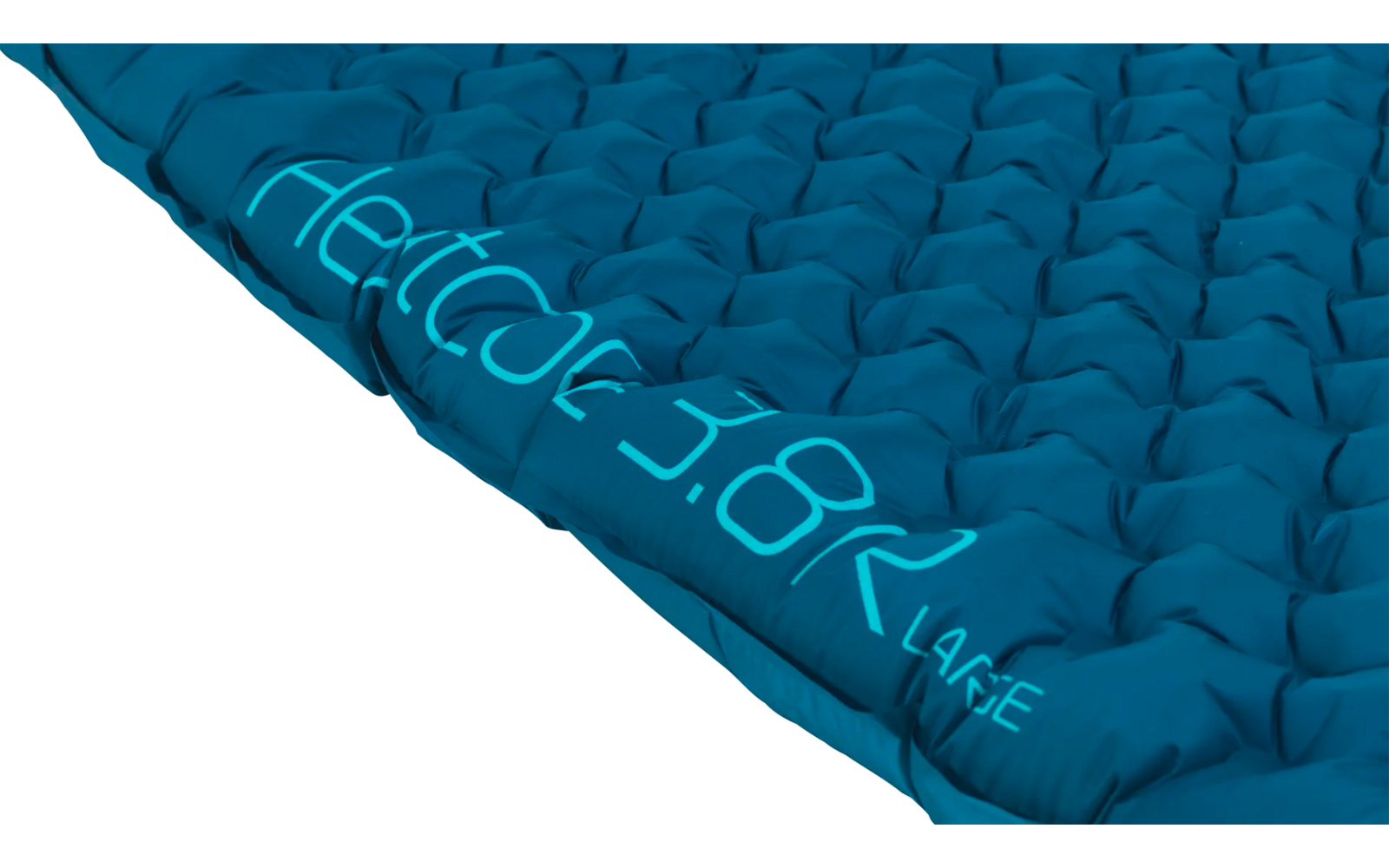 Blauw gebreid stoffen stuk met blauwe tekst