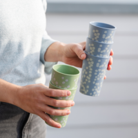 Koziol Blomster Cup L Becher 350 ml stapelbar / leicht / robust nature flower blue dot