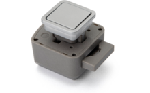 Grauer quadratischer elektrischer Schalter auf weißem Hintergrund