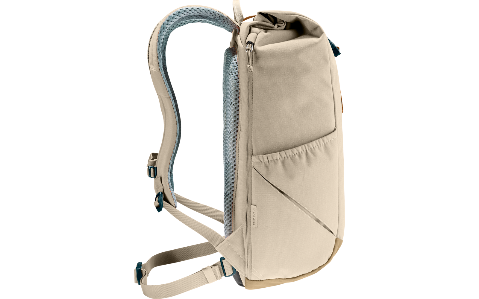 Seitliche Ansicht eines beigen Rucksacks mit gepolstertem Schultergurt mit Netzstoff, seitlicher Tasche mit schräger Naht und oberem Reißverschluss