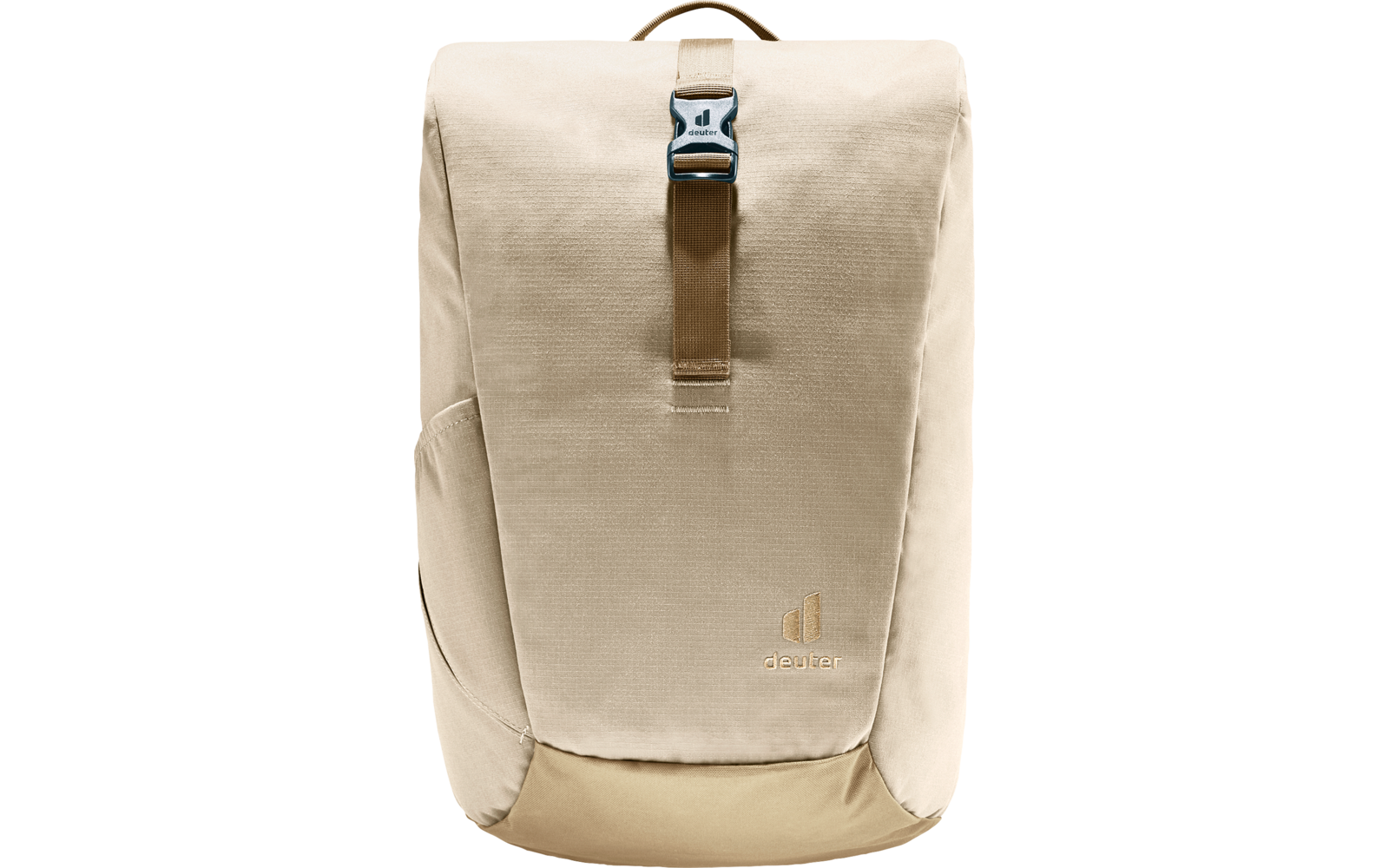 Beiger Rucksack mit Klappenverschluss, mittigem Riemen mit Metallschnalle, seitlichen Eingrifftaschen und kleinem goldfarbenem Logo unten rechts