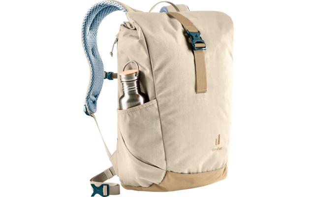 Beige Rucksack mit Frontriemen, blauen gepolsterten Schulterriemen und seitlicher Tasche mit Metalltrinkflasche