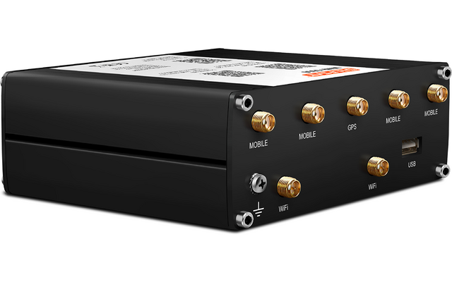 Schwarzes rechteckiges Metallgehäuse mit mehreren goldfarbenen runden Anschlussbuchsen, einem rechteckigen USB-Anschluss, silbernen Schrauben an den Ecken, weißen Beschriftungen ('MOBILE', 'GPS', 'WIFI') und einem weißen Aufkleber mit QR-Code auf der