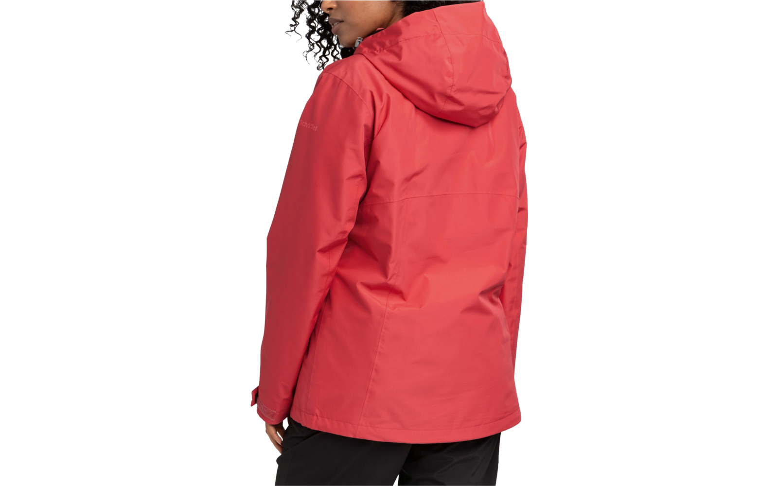 Person trägt rote Kapuzenjacke, von hinten fotografiert