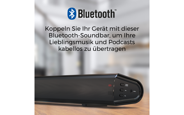 Bluetooth-Logo oben, sichtbarer deutscher Text, schwarze Soundbar auf Holzoberfläche, unscharfer Wohnraum im Hintergrund