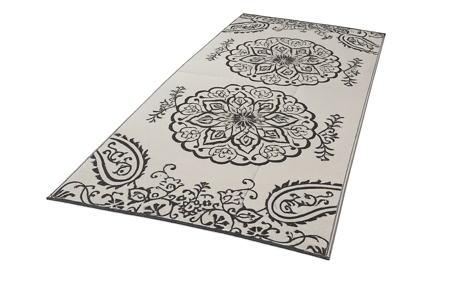 Alfombra rectangular blanca con tres grandes motivos ornamentales circulares negros y decoraciones paisley en los extremos