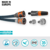 Twee blauwe slangen met grijs-oranje snelkoppelingen, een grijs-oranje mondstuk en twee grijze adapters; linksboven tekst "MADE IN EUROPE"; linksonder blauwe vakken met "20 m (65.6 ft)" en "13 mm (1/2")"; onderaan rij van vijf ronde pictogrammen