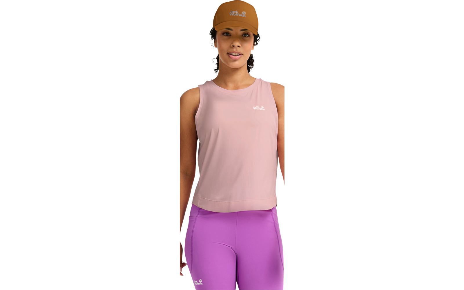 Person mit orangefarbener Kappe, rosa ärmellosem Top und lila Leggings, frontal stehend