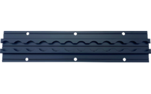 Dunkelblaues, längliches, profiliertes Blech mit einer wellenförmigen Mittelrippe und sichtbaren Schrauben