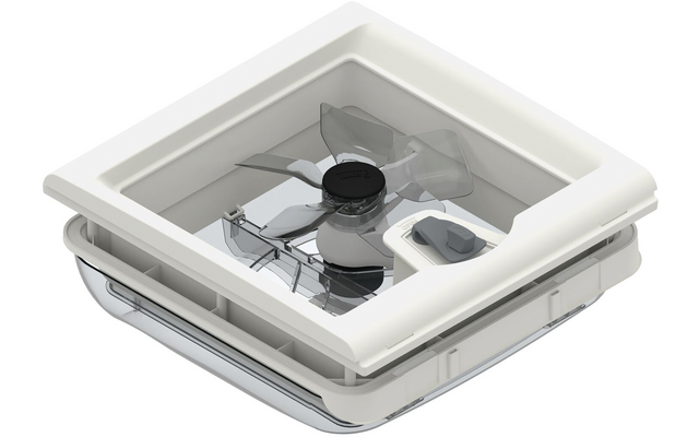 Weißes quadratisches Kunststoffgehäuse mit vier transparenten Lüfterblättern und schwarzem rundem Mittelstück, sichtbare transparente Abdeckung und kleines rechteckiges Fach