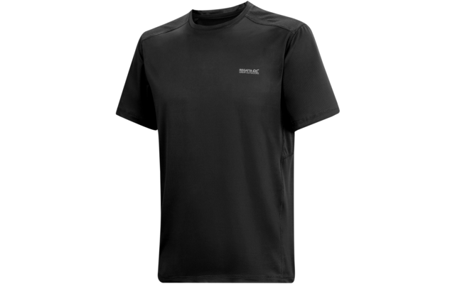 Schwarzes kurzärmeliges T-Shirt, frontale Ansicht, kleines weißes Logo auf linker Brust, runder Halsausschnitt