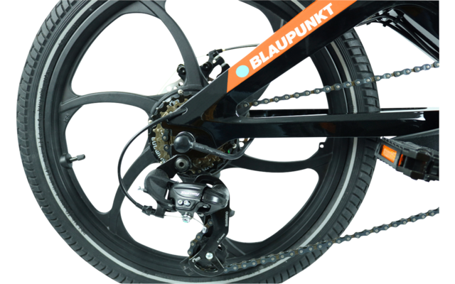 Close-up of the rear wheel and gear mechanism of a bicycle with the Blaupunkt logo